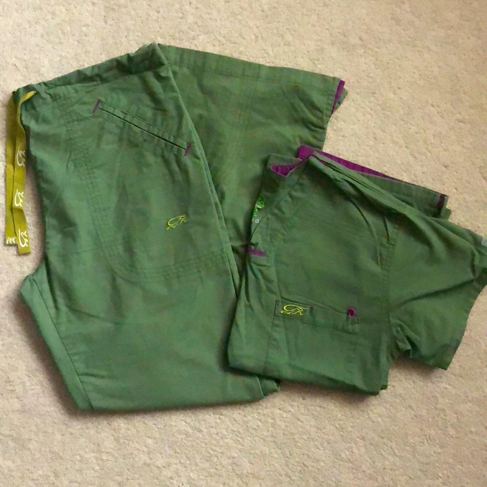 Iguanamed scrub set